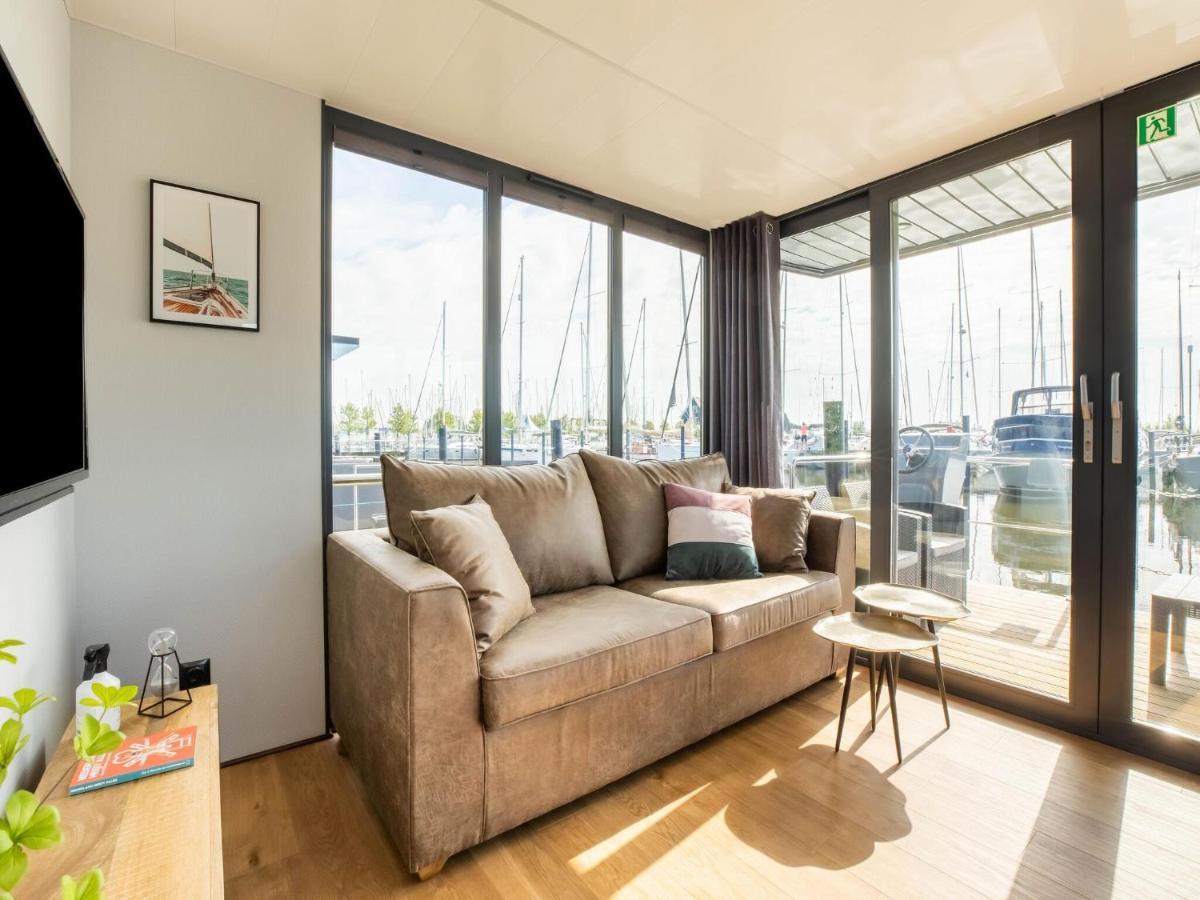Comfortable Houseboat In Volendam Marina Экстерьер фото