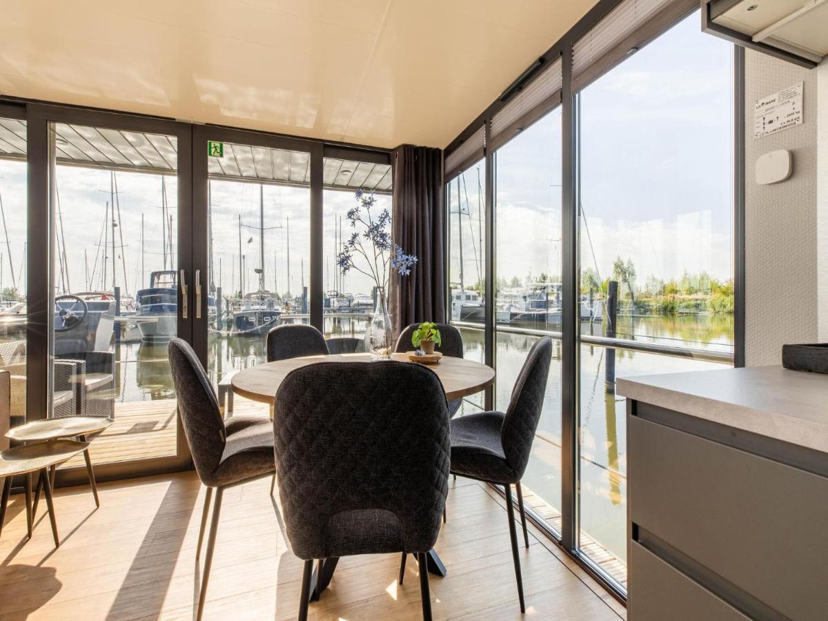 Comfortable Houseboat In Volendam Marina Экстерьер фото